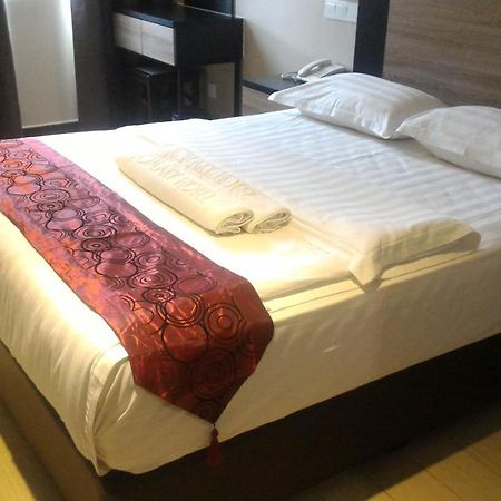 Galaxy Hotel Simpang Ampat  Bagian luar foto