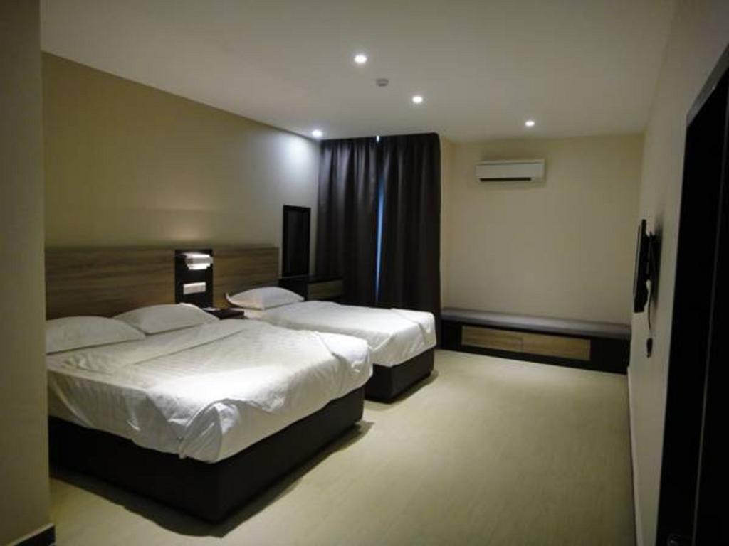 Galaxy Hotel Simpang Ampat  Bagian luar foto