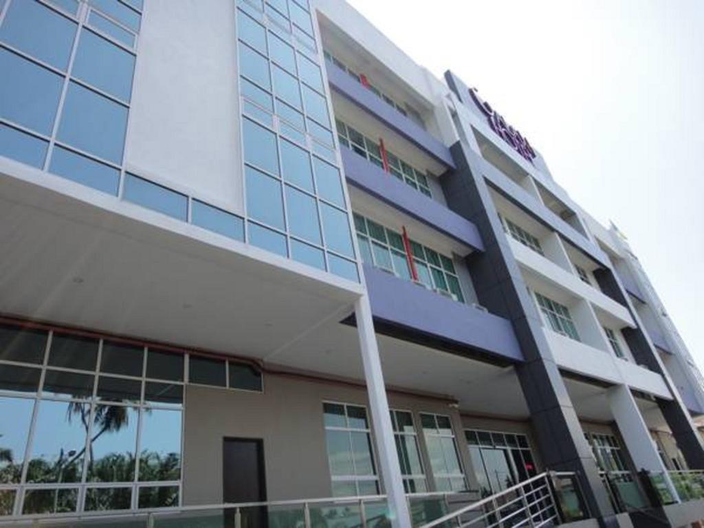 Galaxy Hotel Simpang Ampat  Bagian luar foto