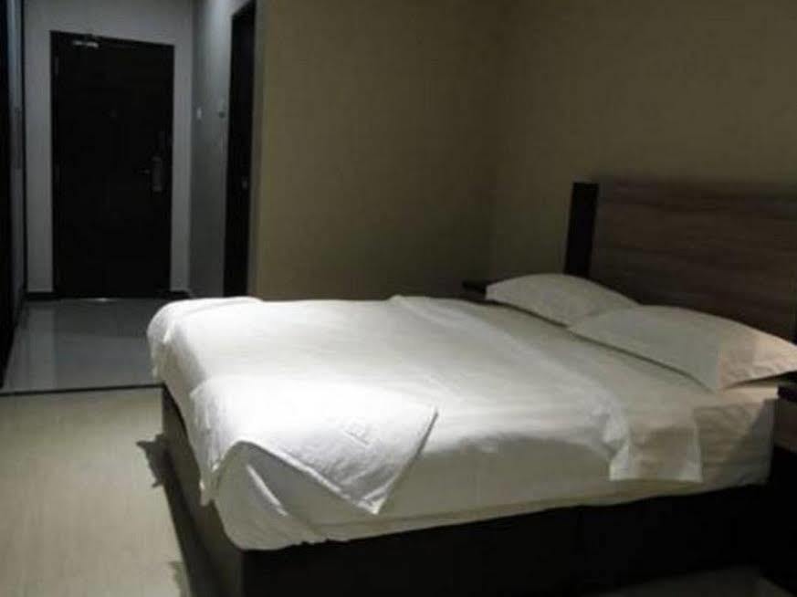 Galaxy Hotel Simpang Ampat  Bagian luar foto