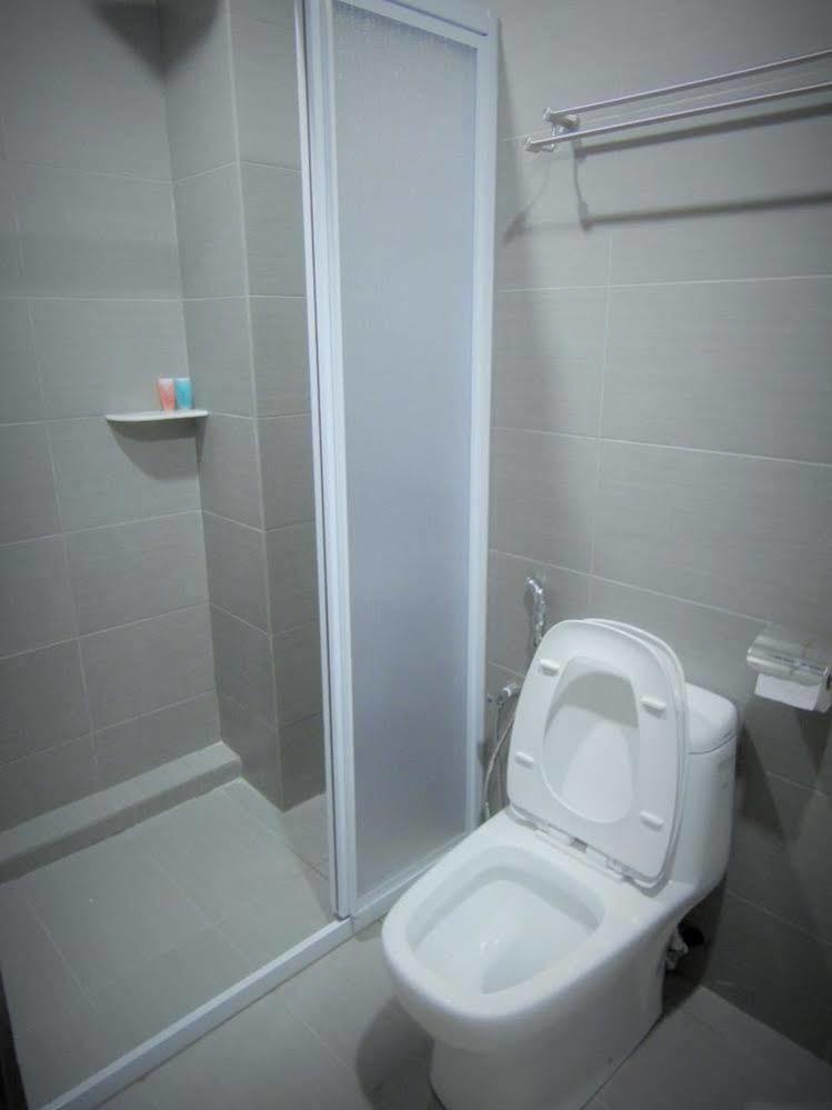 Galaxy Hotel Simpang Ampat  Bagian luar foto