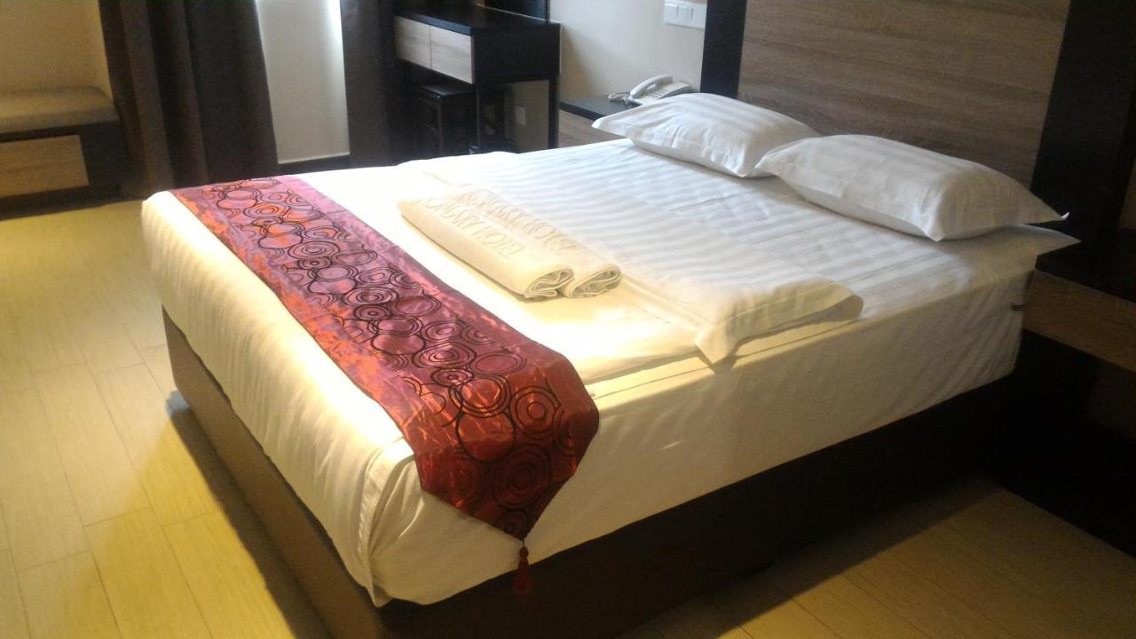 Galaxy Hotel Simpang Ampat  Bagian luar foto